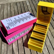 quelques caches-négatifs dans les boîtes de rangement